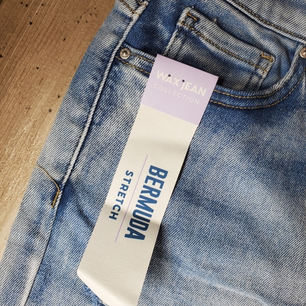 NWT Wax Jean Collection Bermuda Stretch Jean Shorts Women's Size Medium - Picture 9 of 16